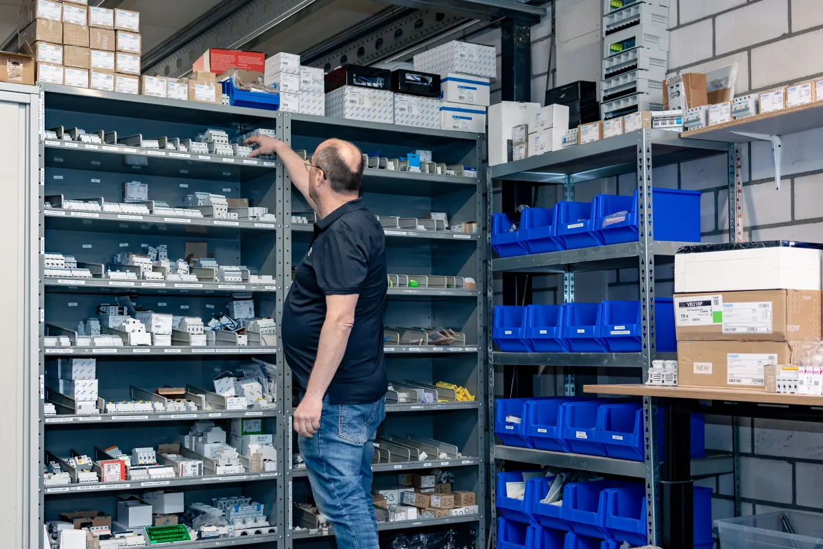 Inspecteur van Technisch Buro Wissing tijdens een SCIOS Scope 8 inspectie volgens NEN 3140